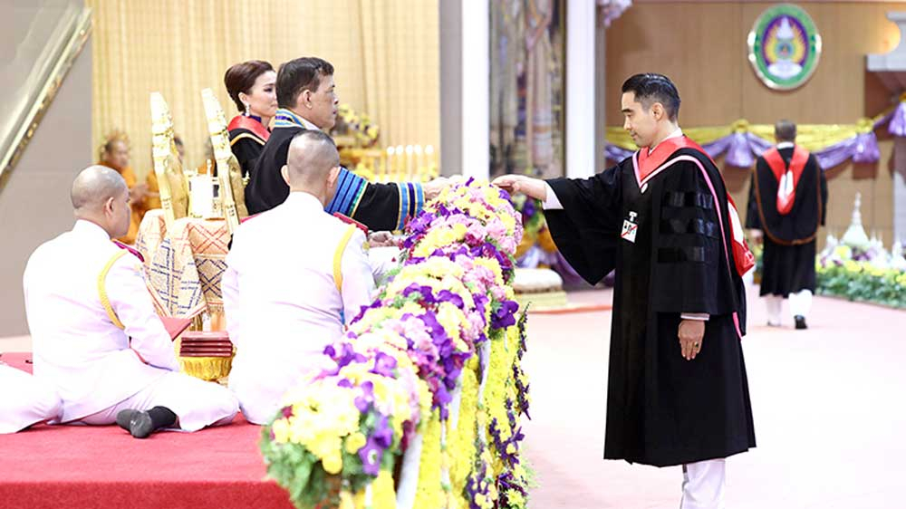 ร่วมแสดงความยินดีกับคุณอัศวิน เตชะเจริญวิกุล เนื่องในโอกาสเข้ารับพระราชทานปริญญาบริหารธุรกิจดุษฎีบัณฑิตกิตติมศักดิ์ จากมหาวิทยาลัยราชภัฏสงขลา ประจำปีการศึกษา 2559 - 2560