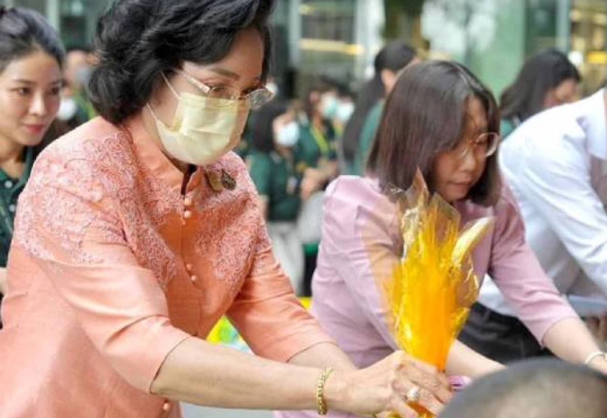 กลุ่มบีเจซี บิ๊กซี จัดพิธีทำบุญตักบาตร เพื่อน้อมรำลึกในพระมหากรุณาธิคุณ  พระบาทสมเด็จพระบรมชนกาธิเบศร มหาภูมิพลอดุลยเดชมหาราช บรมนาถบพิตร