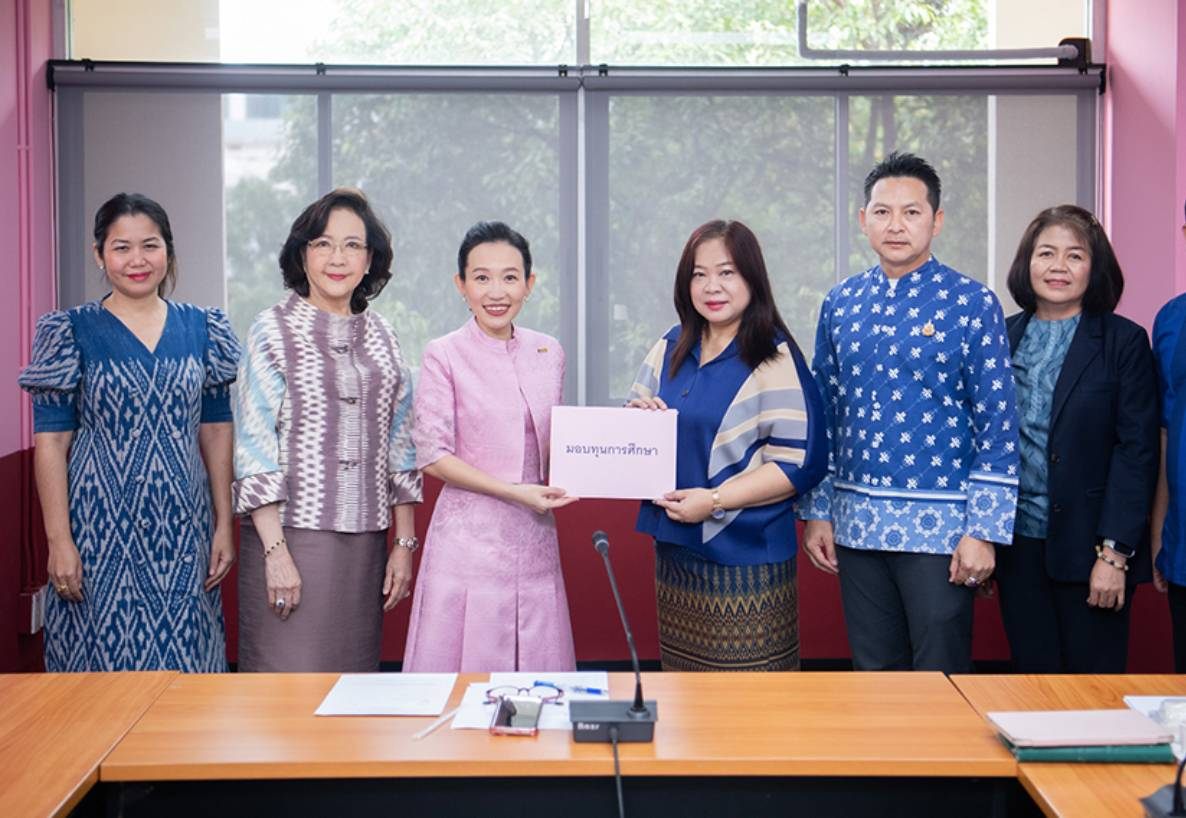 คุณฐาปณี เตชะเจริญวิกุล ถ่ายทอดมุมมองความสำคัญของการส่งเสริมการศึกษา  พร้อมมอบทุนสนับสนุนนักศึกษา มทร.กรุงเทพ