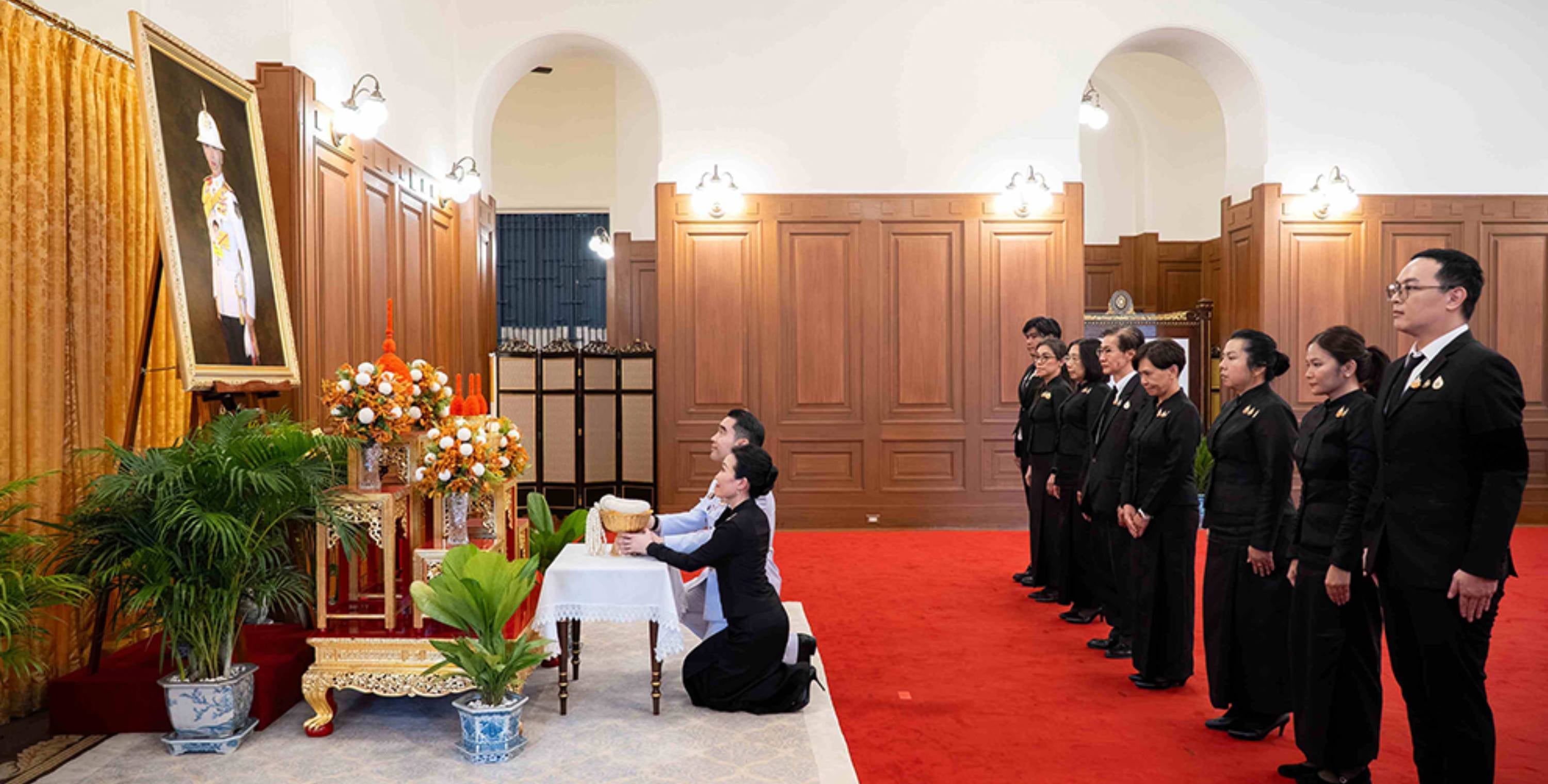 กลุ่มบีเจซี บิ๊กซี ร่วมถวายสักการะเบื้องหน้าพระรูป และร่วมลงนามถวายความอาลัย  สมเด็จพระเจ้าลูกเธอ เจ้าฟ้าพัชรกิติยาภา นเรนทิราเทพยวดี กรมหลวงราชสาริณีสิริพัชร มหาวัชรราชธิดา