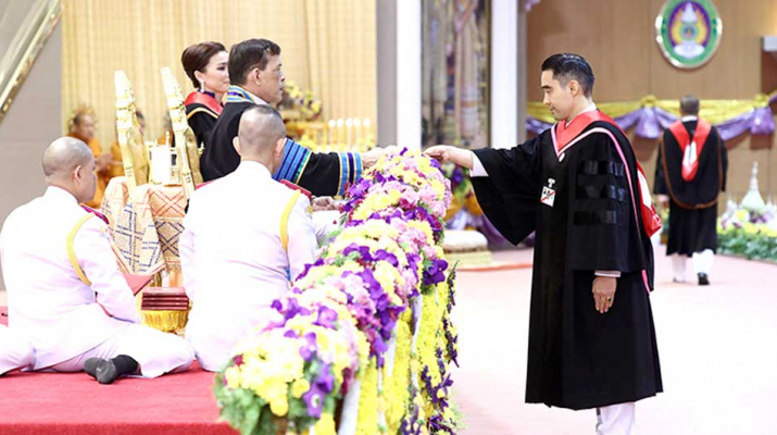 ร่วมแสดงความยินดีกับคุณอัศวิน เตชะเจริญวิกุล เนื่องในโอกาสเข้ารับพระราชทานปริญญาบริหารธุรกิจดุษฎีบัณฑิตกิตติมศักดิ์ จากมหาวิทยาลัยราชภัฏสงขลา ประจำปีการศึกษา 2559 - 2560