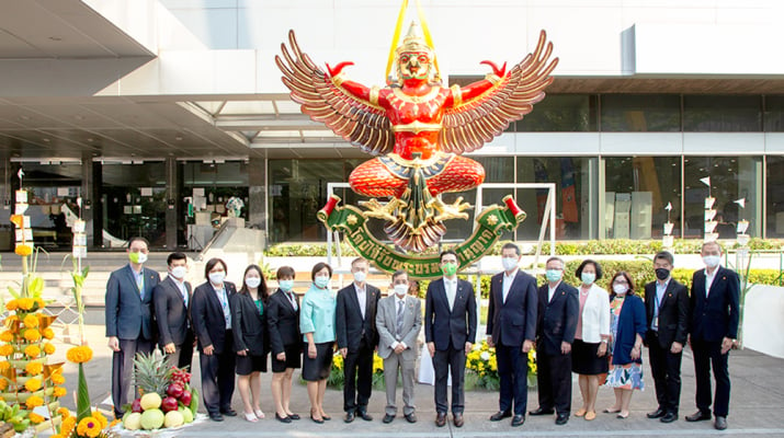 กลุ่มบีเจซี บิ๊กซี จัดพิธีอัญเชิญพระครุฑพ่าห์พระราชทานขึ้นประดิษฐาน ณ อาคารบีเจซี 1