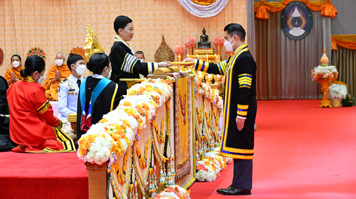 คุณอัศวิน เตชะเจริญวิกุล เข้ารับพระราชทานปริญญาดุษฎีบัณฑิตกิตติมศักดิ์  คณะวิทยาศาสตร์ สาขาวิทยาศาสตร์และเทคโนโลยีสิ่งแวดล้อม มหาวิทยาลัยราชภัฏธนบุรี