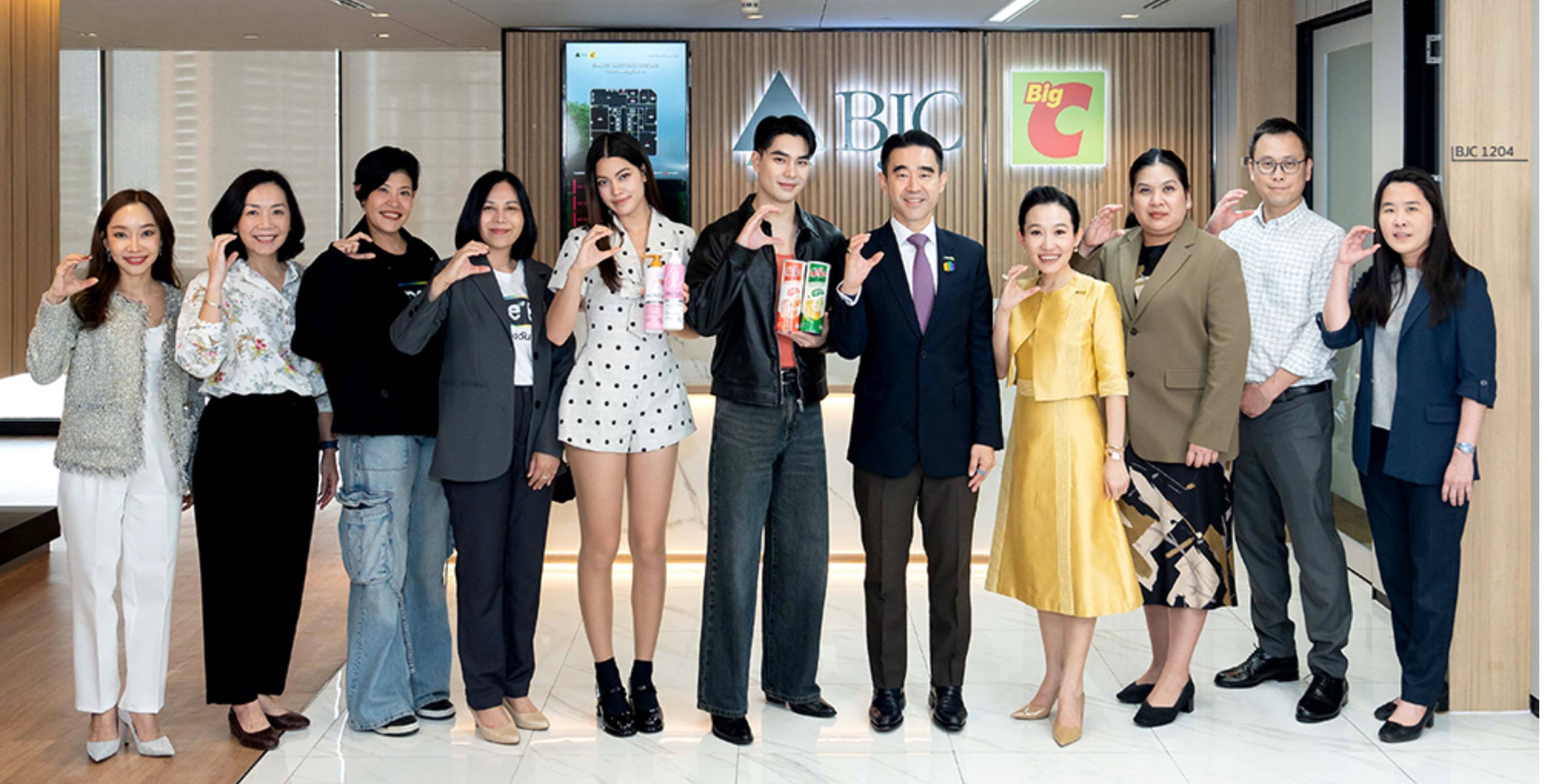 กลุ่มบีเจซี บิ๊กซี ให้การต้อนรับ “ชาร์เลท วาศิตา แฮเมเนา”  พรีเซ็นเตอร์คนใหม่ “พรอมิส” และ “เอม สรรเพชญ์” พรีเซ็นเตอร์คนใหม่ “เทสโต”