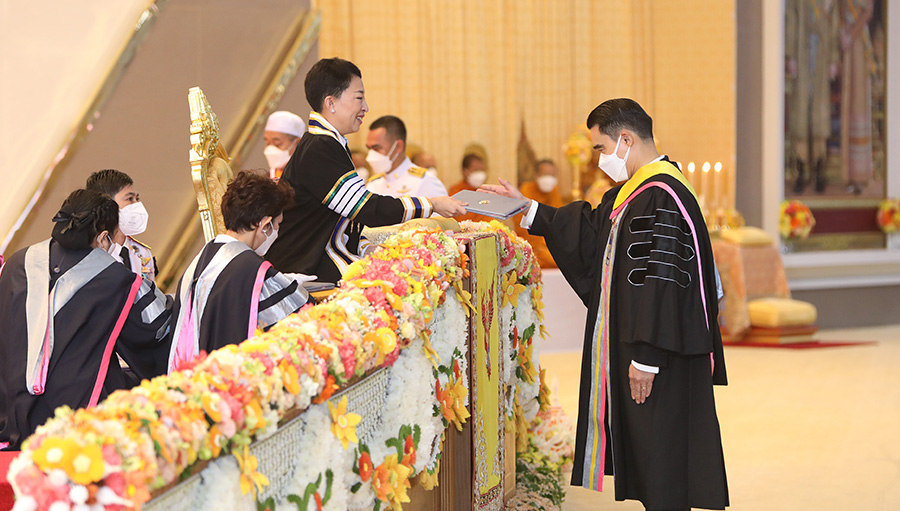 คุณอัศวิน เตชะเจริญวิกุล เข้ารับพระราชทานปริญญาดุษฎีบัณฑิตกิตติมศักดิ์ คณะวิทยาศาสตร์ สาขาวิชาวิทยาศาสตร์และเทคโนโลยีการอาหาร มหาวิทยาลัยราชภัฏยะลา