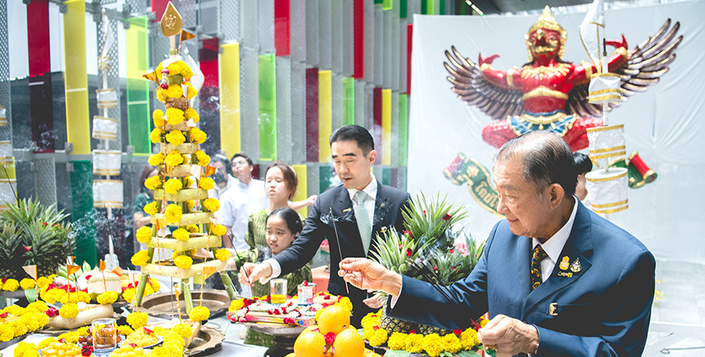 กลุ่มบีเจซี บิ๊กซี จัดพิธีอัญเชิญพระครุฑพ่าห์ที่พระราชทาน  แก่ บิ๊กซี ซูเปอร์เซ็นเตอร์ ขึ้นประดิษฐาน ณ อาคารบิ๊กซี เฮ้าส์