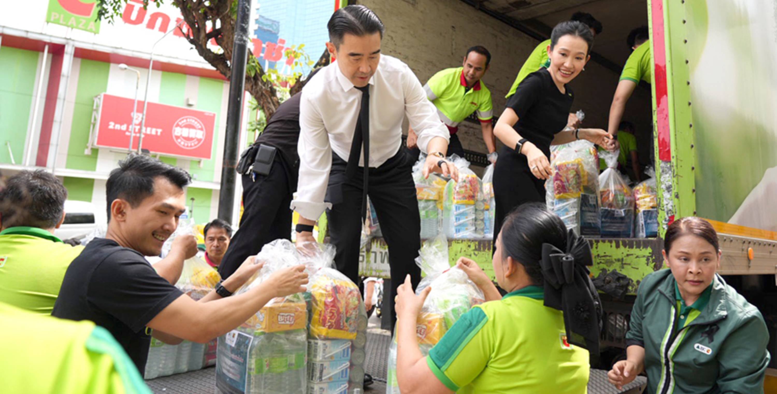 กลุ่มบีเจซี บิ๊กซี ร่วมส่งมอบถุงยังชีพ ให้กับ กองทัพเรือไทย  เพื่อส่งต่อให้แก่ประชาชนผู้ได้รับผลกระทบจากอุทกภัยภาคใต้