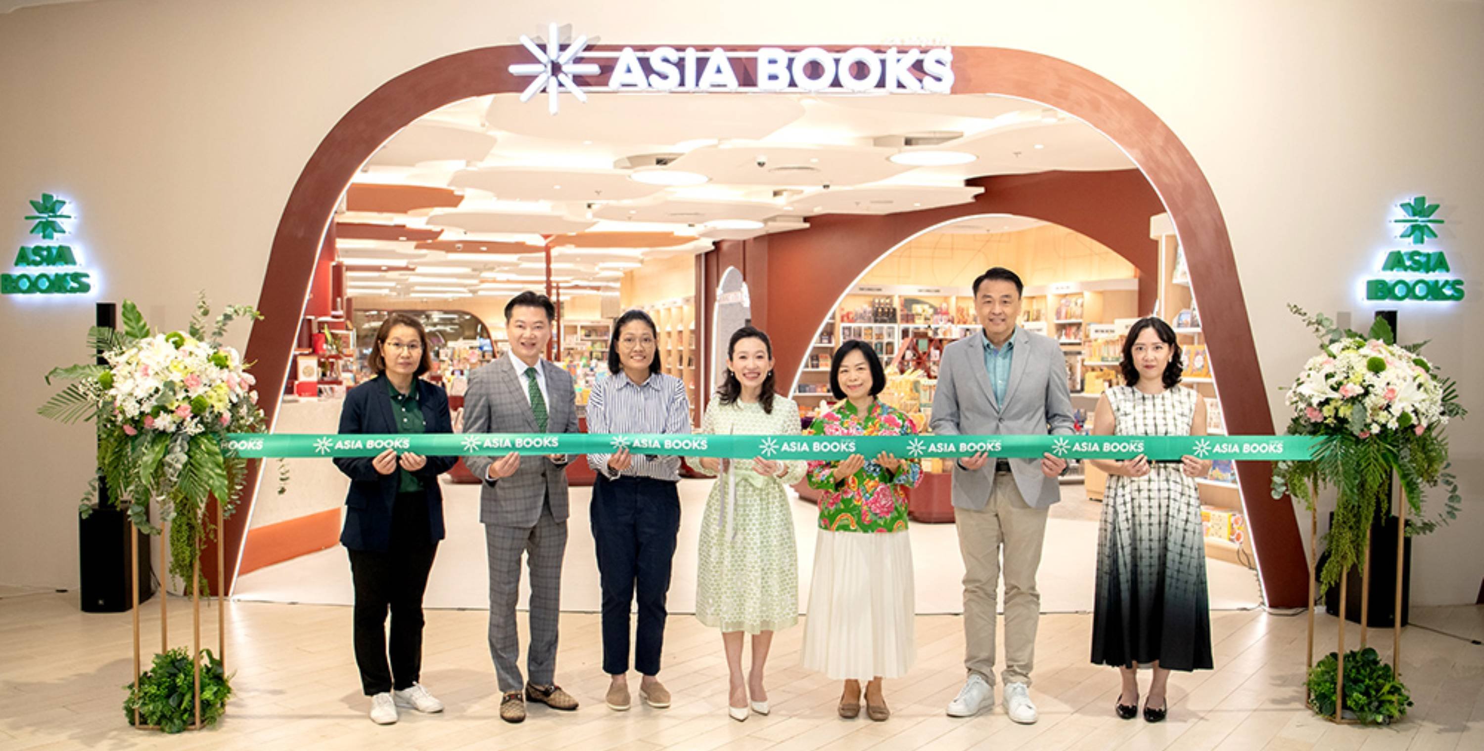 Asia Books เปิดแฟลกชิปสโตร์สาขาใหม่ “ไอคอนสยาม” ร้านหนังสือภาษาอังกฤษใหญ่ที่สุดของกรุงเทพ ฯ ย่านธนบุรี ชูคอนเซ็ปต์ “ป่าแห่งหนังสือและจินตนาการ”
