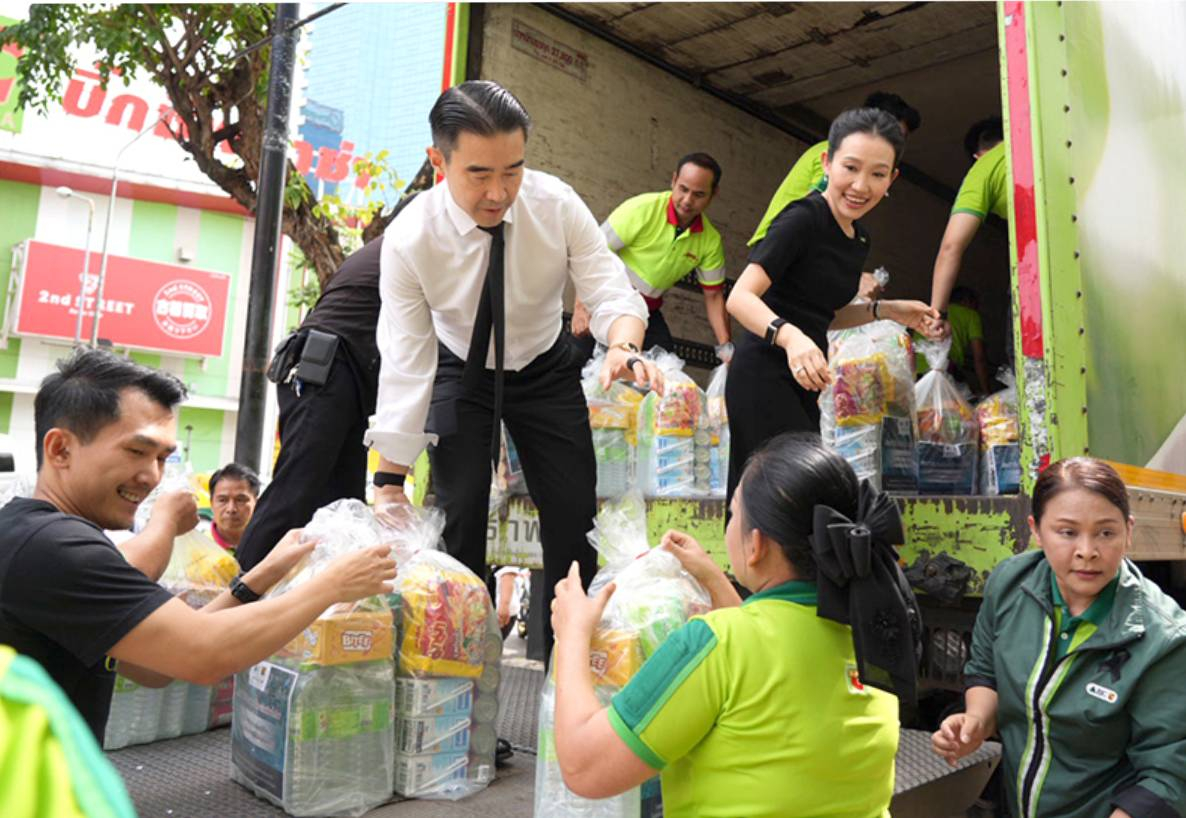 กลุ่มบีเจซี บิ๊กซี ร่วมส่งมอบถุงยังชีพ ให้กับ กองทัพเรือไทย  เพื่อส่งต่อให้แก่ประชาชนผู้ได้รับผลกระทบจากอุทกภัยภาคใต้