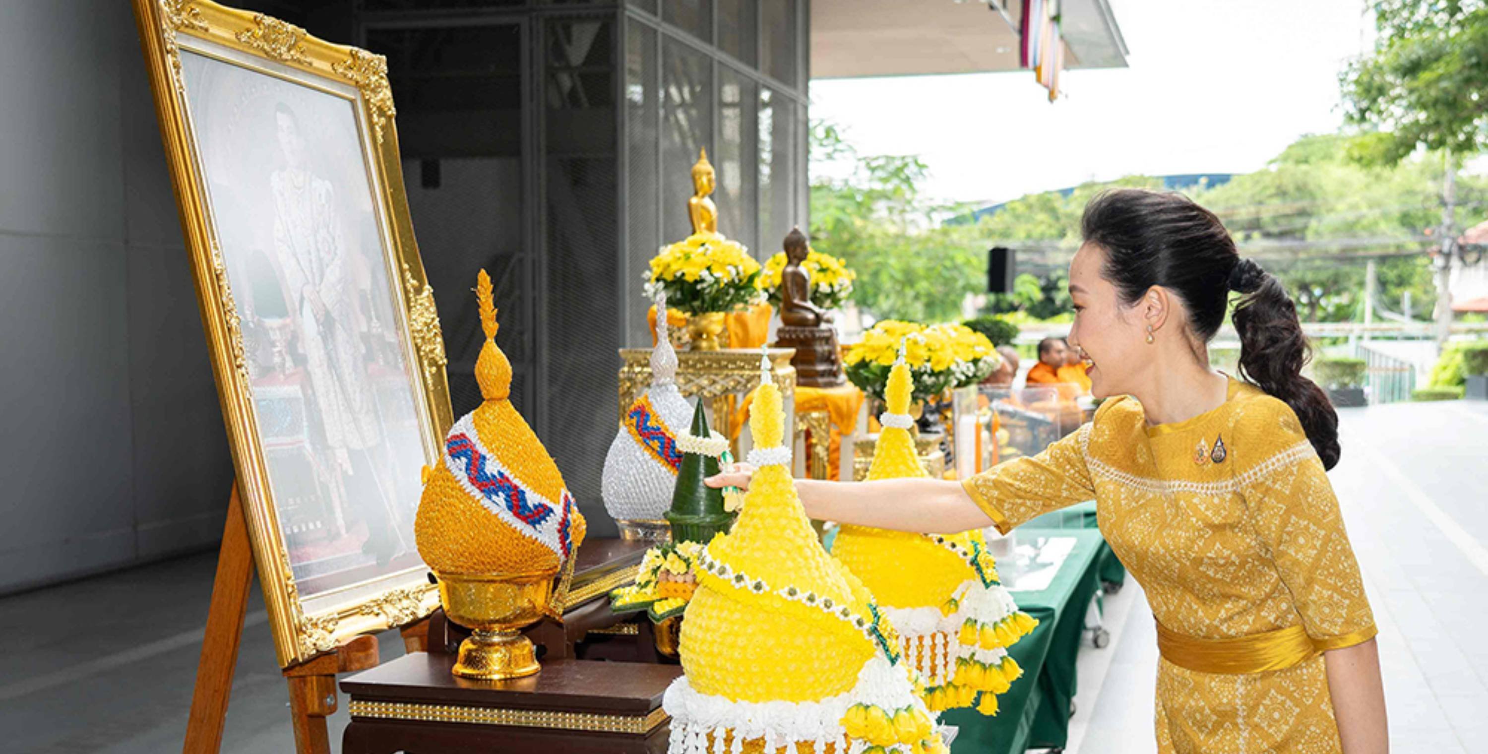 กลุ่มบีเจซี บิ๊กซี จัดพิธีทำบุญเพื่อถวายเป็นพระราชกุศลแด่พระบาทสมเด็จพระเจ้าอยู่หัว เนื่องในโอกาสมหามงคลเฉลิมพระชนมพรรษา ๗๓ พรรษา