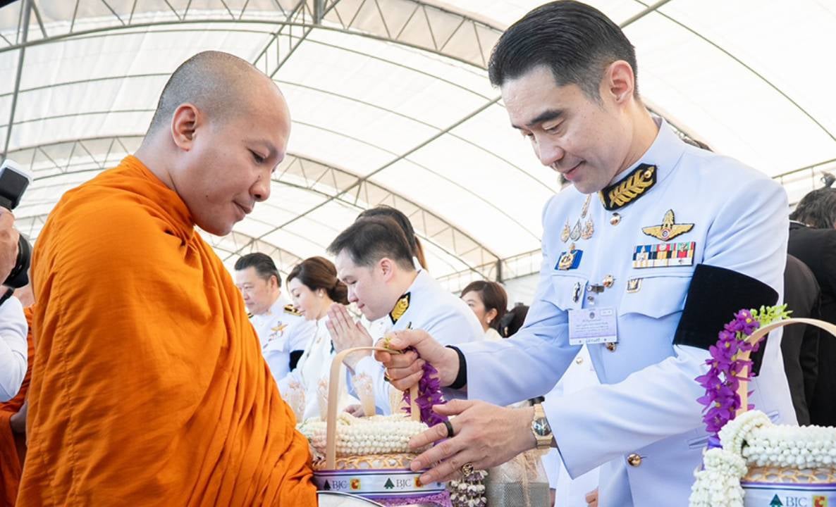 กลุ่มบีเจซี บิ๊กซี ร่วมพิธีเฉลิมพระเกียรติ  เนื่องในโอกาสพระราชพิธีมหามงคลเฉลิมพระชนมพรรษา ๔ รอบ สมเด็จพระนางเจ้า ฯ พระบรมราชินี