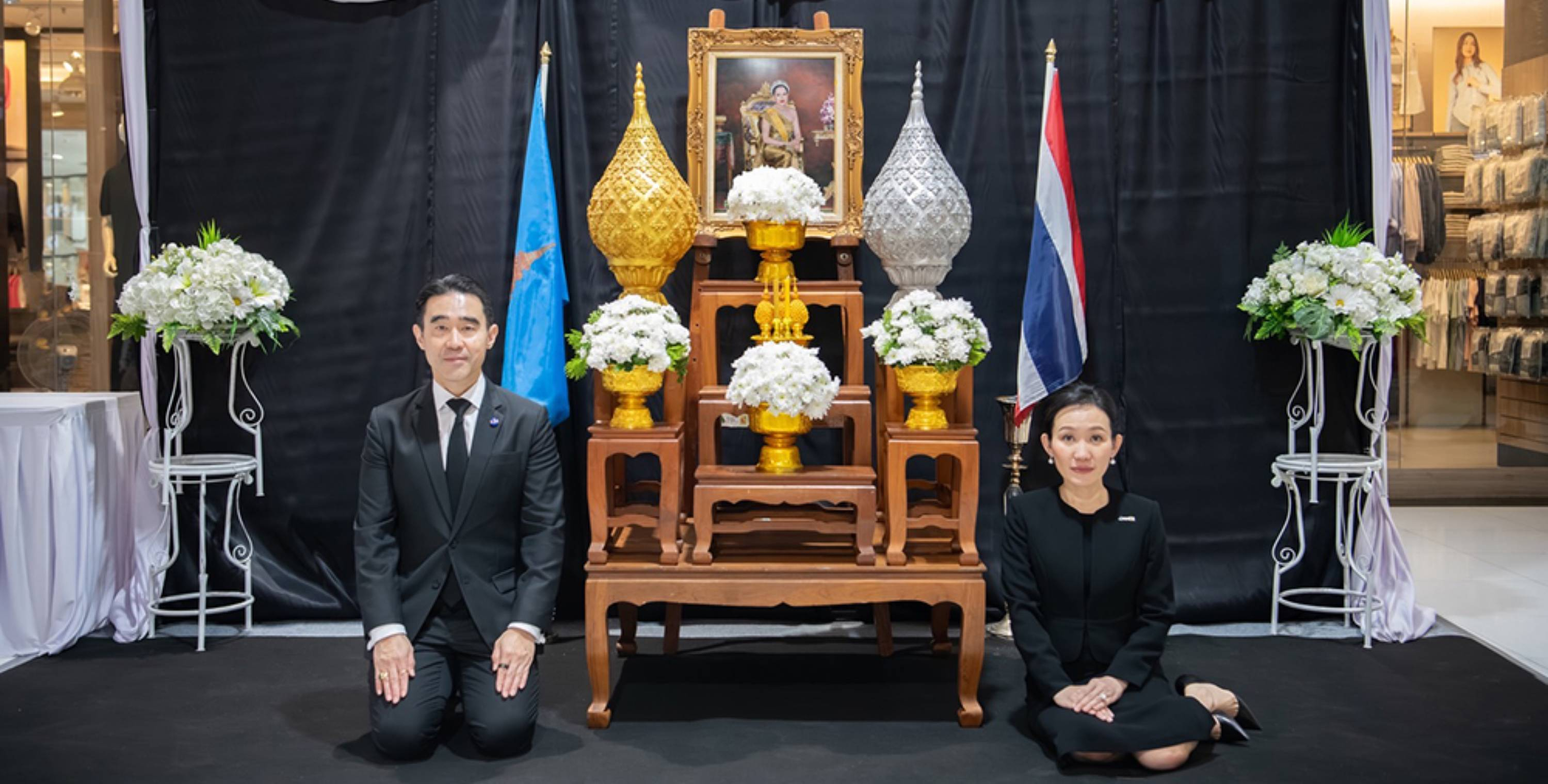กลุ่มบีเจซี บิ๊กซี ร่วมถวายความอาลัย   แด่ สมเด็จพระนางเจ้าสิริกิติ์ พระบรมราชินีนาถ พระบรมราชชนนีพันปีหลวง  ด้วยสำนึกในพระมหากรุณาธิคุณอันยิ่งใหญ่