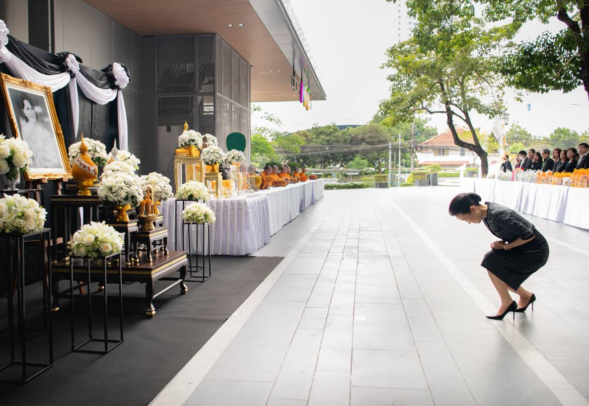 กลุ่มบีเจซี บิ๊กซี จัดพิธีทำบุญตักบาตร เพื่อถวายเป็นพระราชกุศล  เนื่องใน “บรรจบวาระปัญญาสมวาร (๕๐ วัน) แห่งการเสด็จสวรรคตของ สมเด็จพระนางเจ้าสิริกิติ์ พระบรมราชินีนาถ พระบรมราชชนนีพันปีหลวง”
